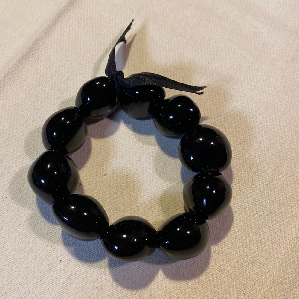 Kakui nut bead bracelet